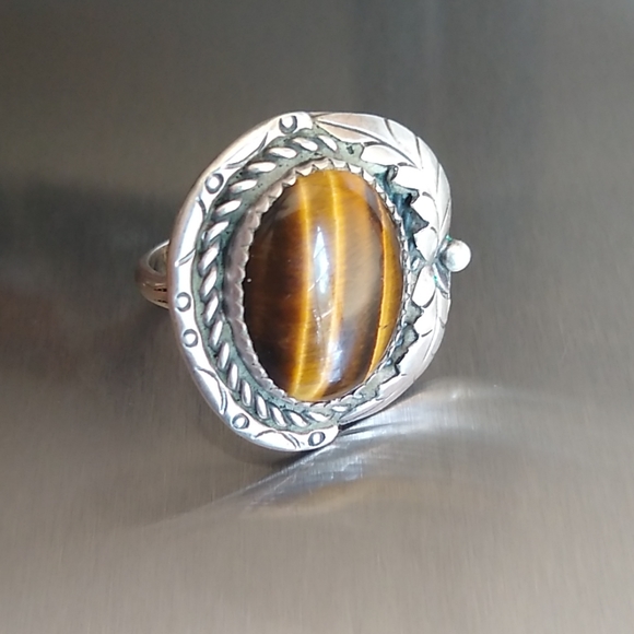 Vintage Jewelry - Vintage Tiger Eye Intricately Crafted Silver Ring